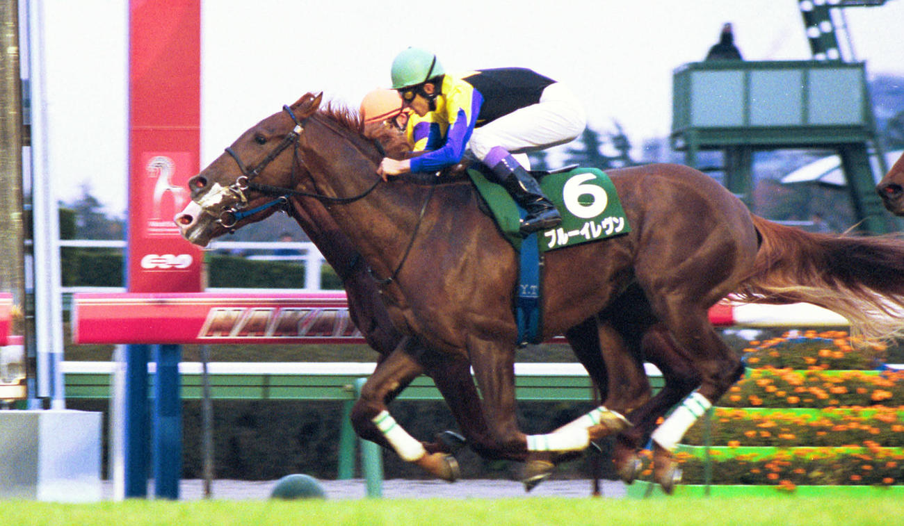 02年東京スポーツ杯2歳Sを制したブルーイレヴンと武豊騎手