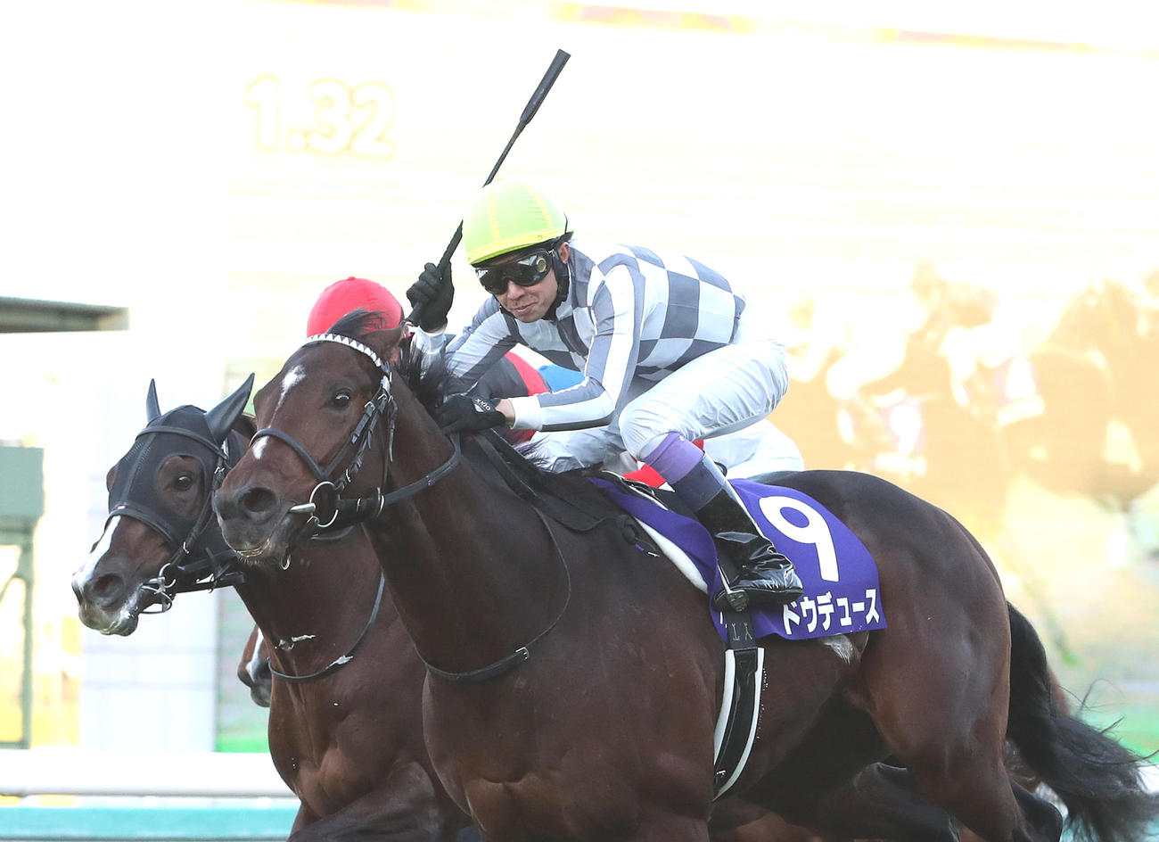 21年朝日杯FSを制したドウデュースと武豊騎手