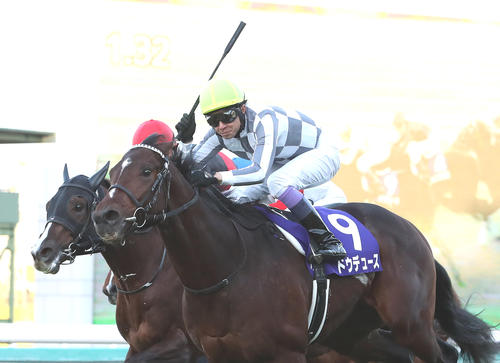 21年朝日杯FSを制したドウデュースと武豊騎手