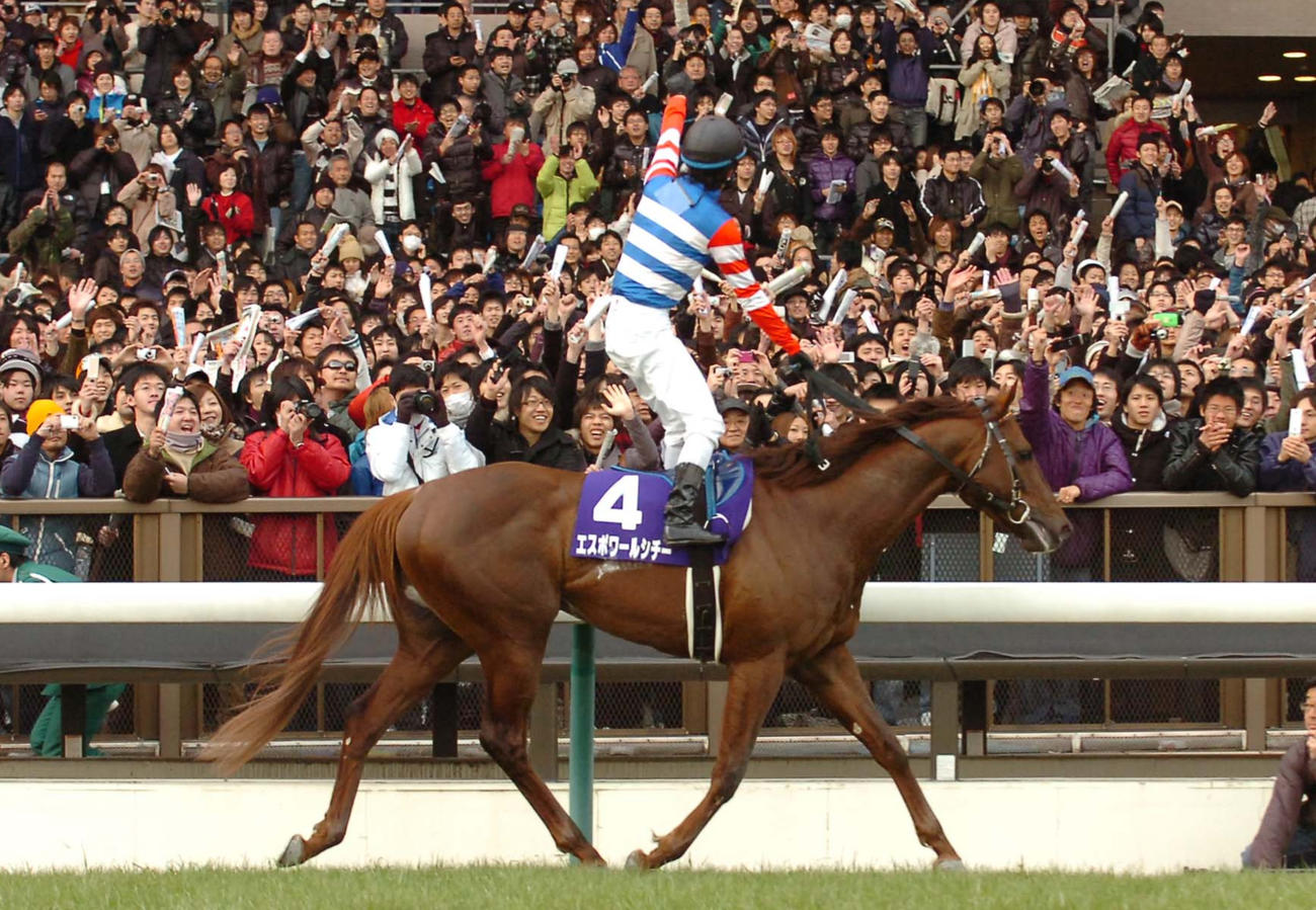 エスポワールシチーと佐藤哲三騎手（2010年撮影）