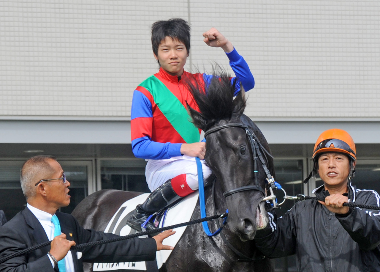 08年10月25日福島1Rをアドバンスヘイローで制し新人最多70勝を達成した三浦皇成騎手