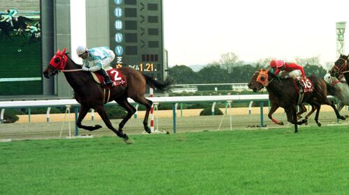95年4歳牝馬特別を制するライデンリーダーと安藤勝己騎手