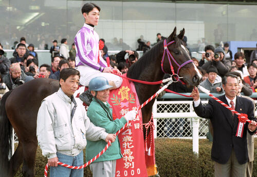 00年4歳牝馬特別を制したサイコーキララ