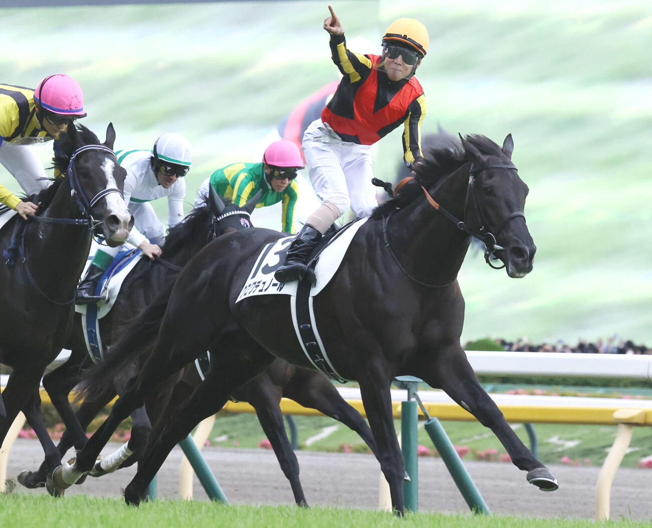 25年ダービーを制したクロワデュノールと北村友騎手