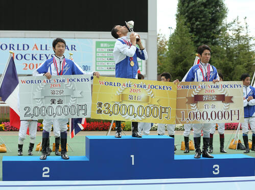 2015年WASJを制したモレイラ騎手(中央)。左は2位武豊騎手、右は3位戸崎騎手