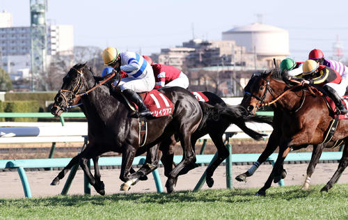 26日、中山記念を制したヒシイグアス（左）と松山弘平騎手
