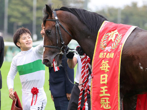 エルトンバローズ鼻差制す 西村淳騎手の内へのこだわりと直線で脚ため