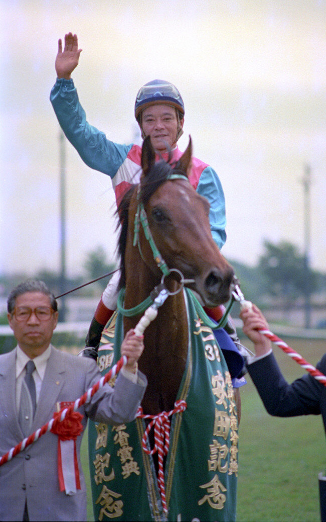 安田記念を制したニッポーテイオーと郷原洋行騎手