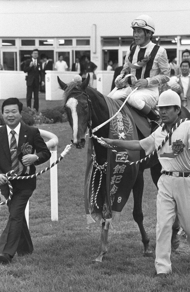 88年函館記念を制したサッカーボーイと河内洋騎手