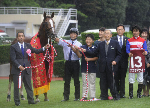 12年オールカマーを制したナカヤマナイトと柴田善騎手