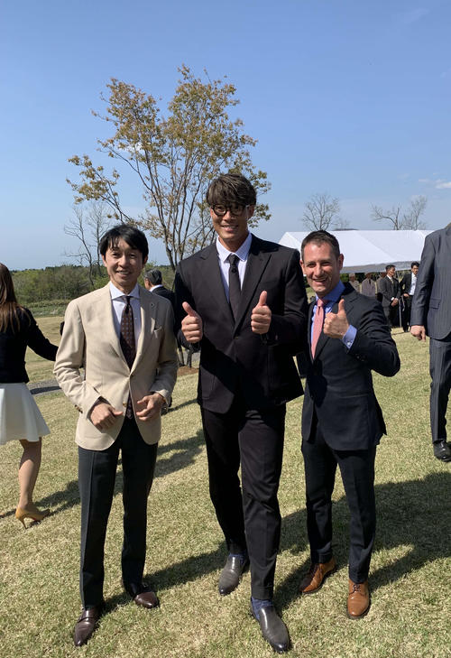 みんな、カッコええやん！（左は武豊騎手、中央は糸井嘉男氏）（本人提供）