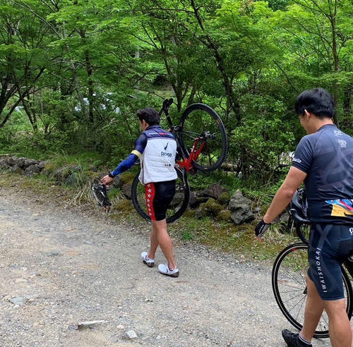冨尾くんの自転車はパンクしちゃった…（本人提供）