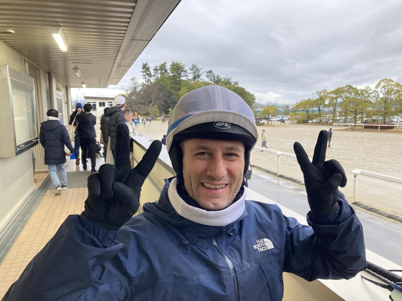 新しいグローブだよ！（撮影・太田尚樹）
