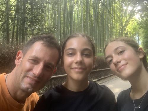 イタリアの娘たちを嵐山に連れてった時の写真だよ！（本人提供＝22年8月撮影）