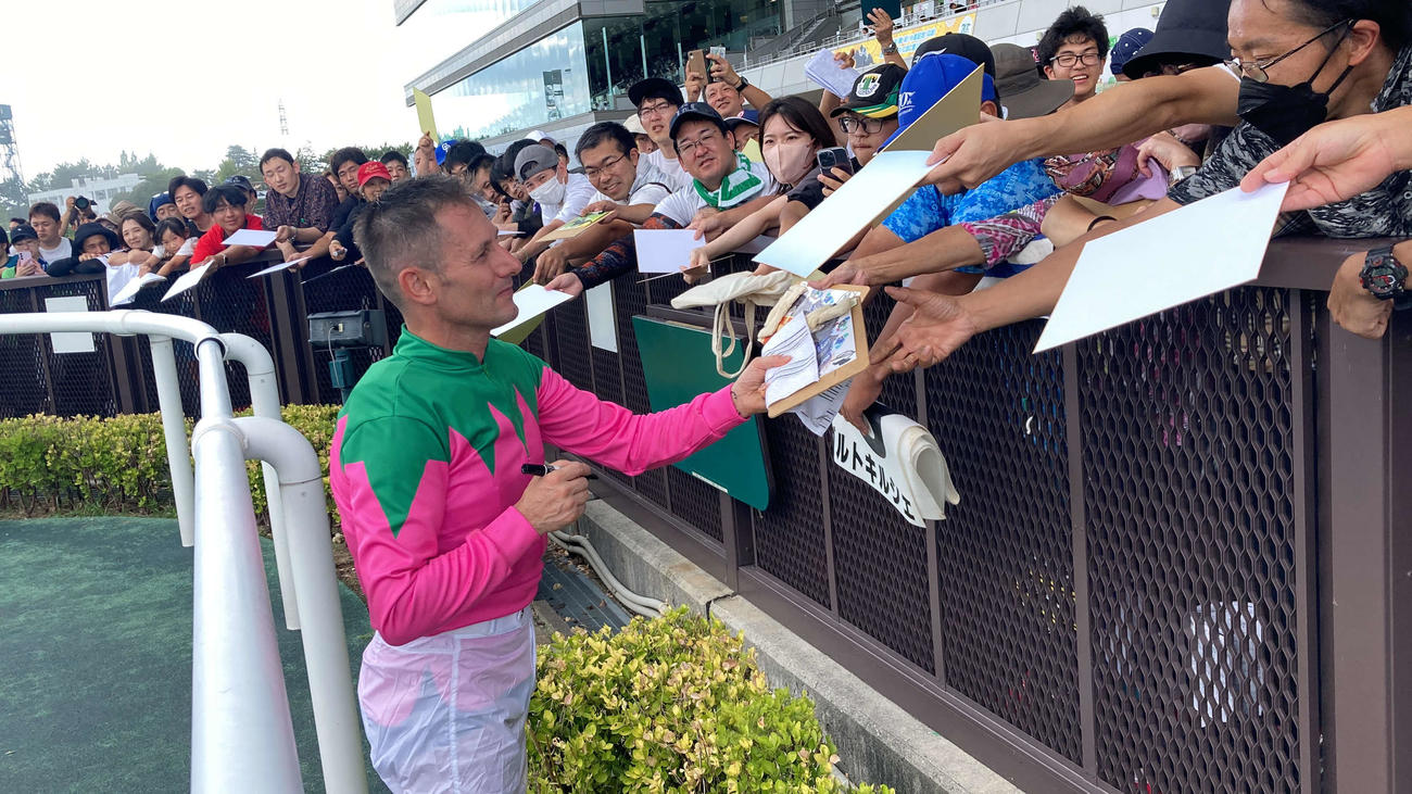 25日の中京8Rをハワイアンティアレで勝ったミルコ・デムーロ騎手（撮影・太田尚樹）