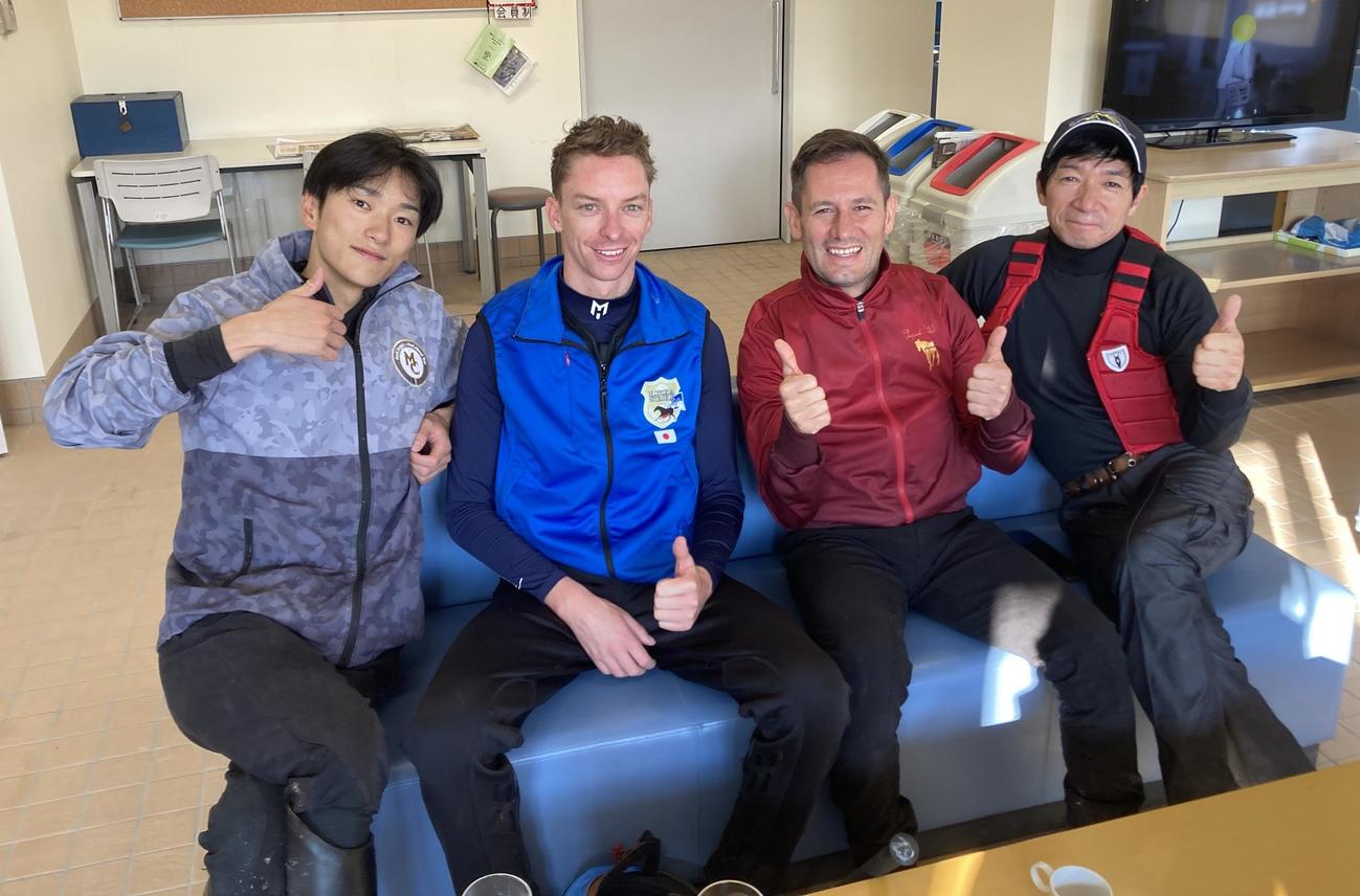 イケメンばかりでしょ？（撮影・太田尚樹）