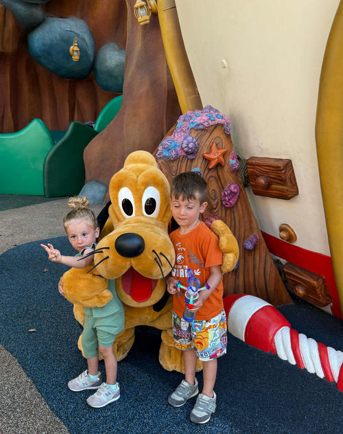 ディズニーランドへ行ってきたよ！（本人提供）