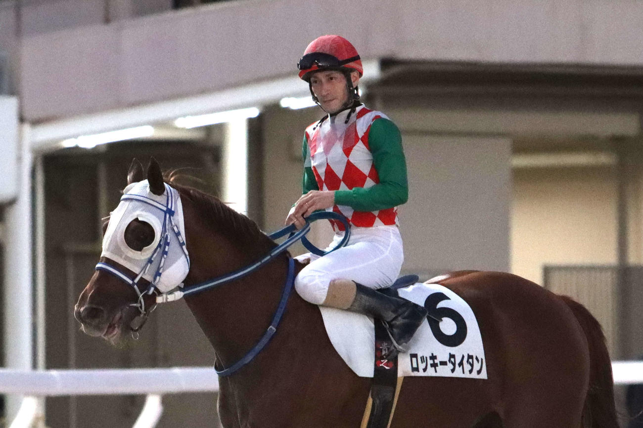 けがからの復帰初戦となった10月29日の大井4Rを4着で終え引き揚げてきた大井の矢野貴之騎手