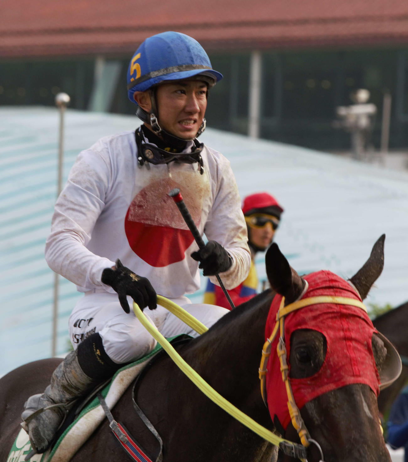 16年9月、国際騎手CS第2戦で首差2着に敗れ悔しそうに引き揚げる金沢の吉原寛人騎手