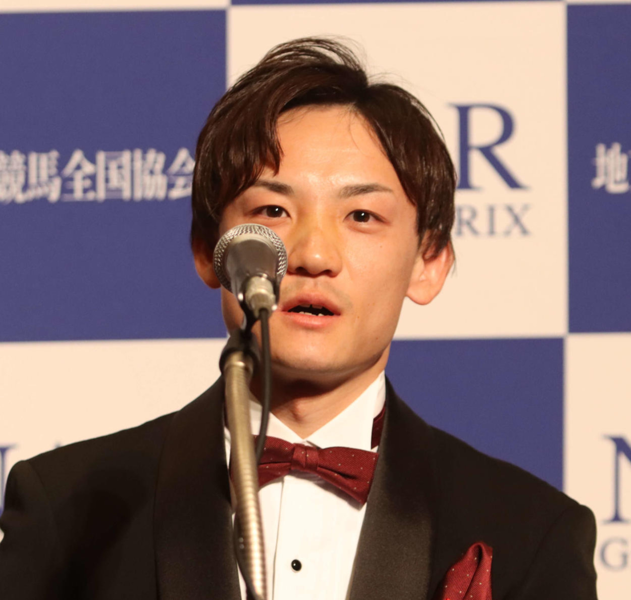 NARグランプリ2024最優秀賞金収得騎手賞を受賞。記者会見する大井の笹川翼騎手