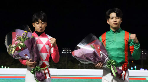 トライアルラウンド船橋の第1戦を制した船橋の山本大騎手（左）と第2戦を制したJRAの横山琉騎手