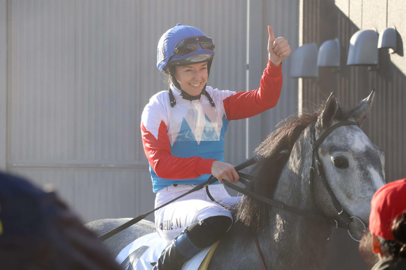 19日の川崎1Rで今回の短期免許での10勝目を挙げ引き揚げてきたミカエル・ミシェル騎手