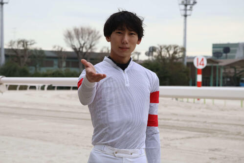 広報部長としてユーチューブ「東京都騎手会チャンネル（仮）」をPRする大井の江里口裕輝騎手