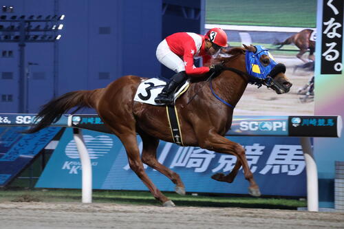 3馬身差の逃げ切りで一騎当千賞を制したスモークフレイバーと野畑凌騎手