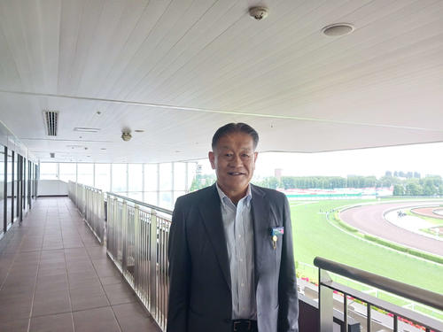 ブローザホーンについて思いを語った岡田牧雄オーナー（撮影・奥田隼人）