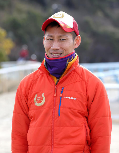 杉山佳明調教師(2024年1月撮影)