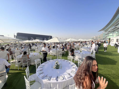 ドバイワールドカップウイークにメイダン競馬場のスタンドで行われた朝食会