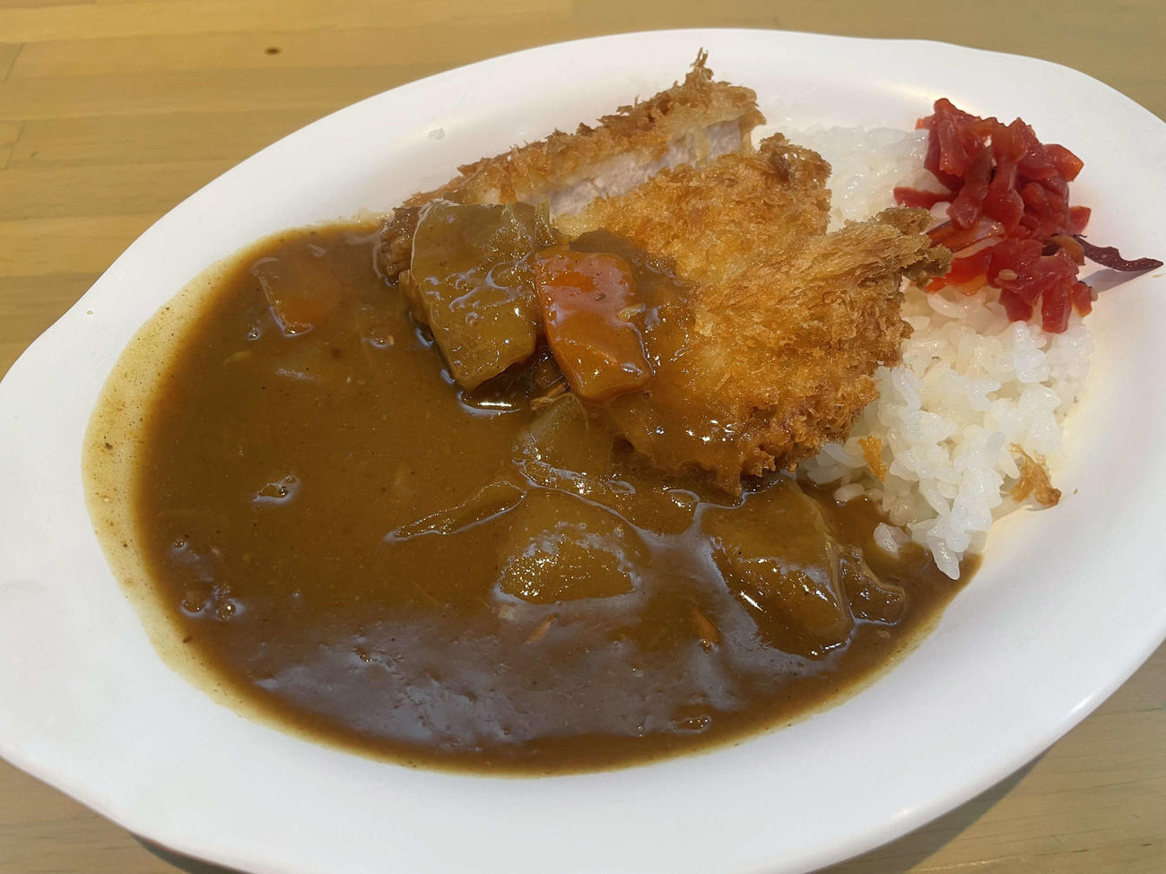 東京競馬場の人気店ハロンボウのカツカレー