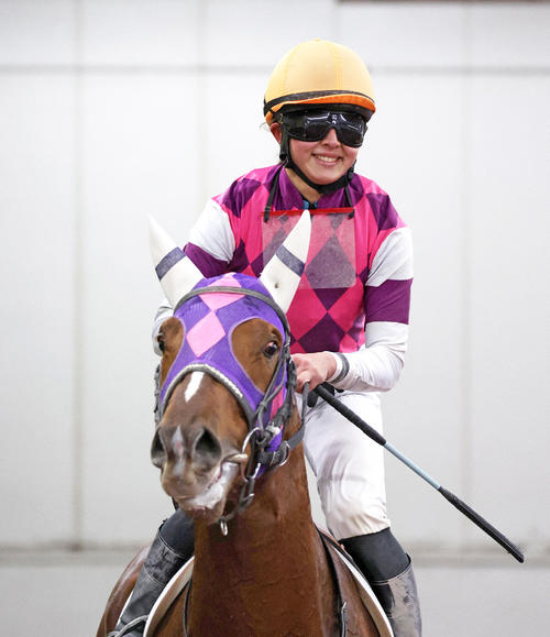 1月7日、3歳未勝利を勝ち上がったマサハヤウォルズと今村聖奈騎手