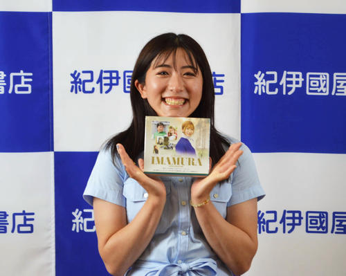 公式アスリートカード発売記念イベントに出席した今村聖奈騎手