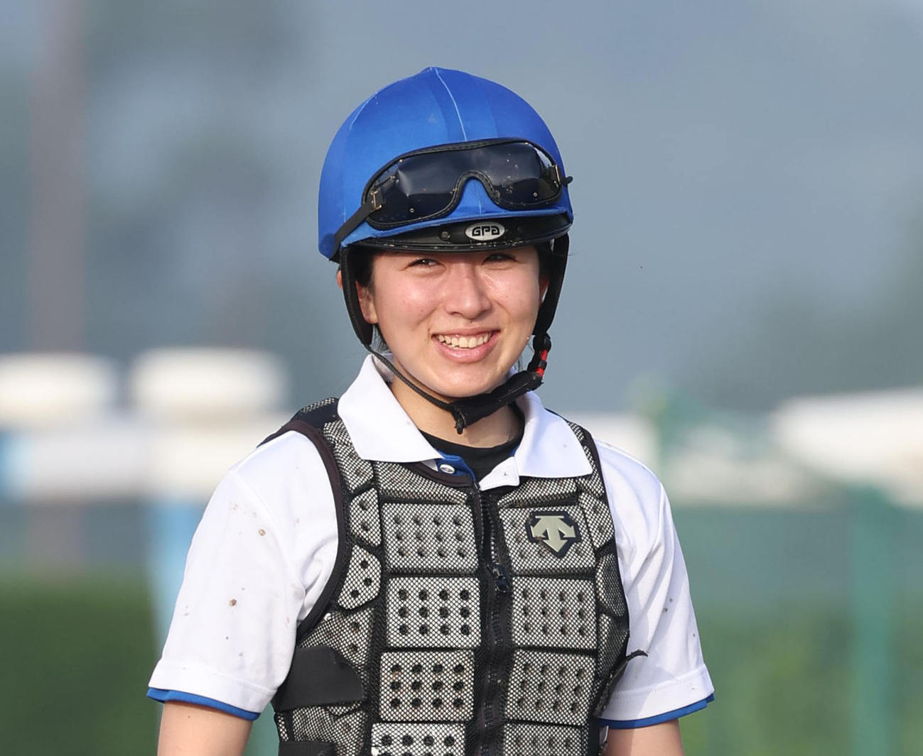調教後笑顔を見せる今村聖奈騎手（2023年7月撮影）