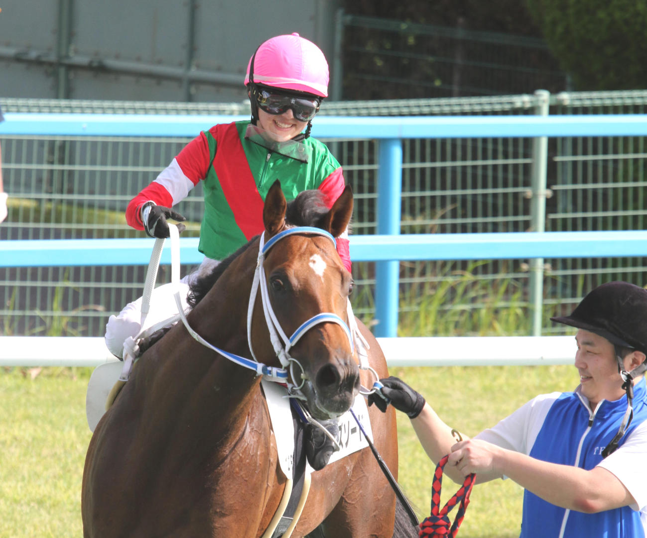 22年7月、3歳上1勝クラスを制したキングズソードと今村聖奈騎手