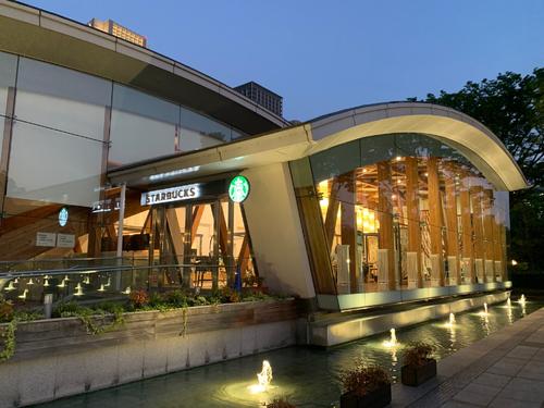 皇居和田堀のスタバ。雰囲気よしです