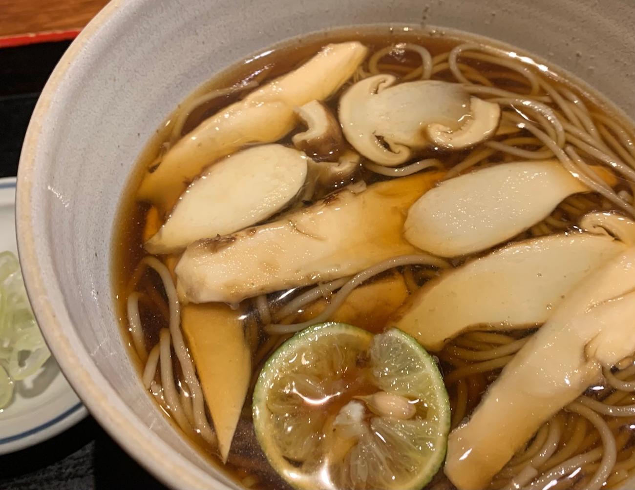 秋の風物詩「まつたけソバ」