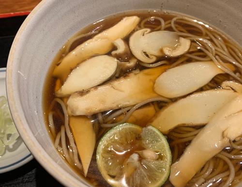 秋の風物詩「まつたけソバ」