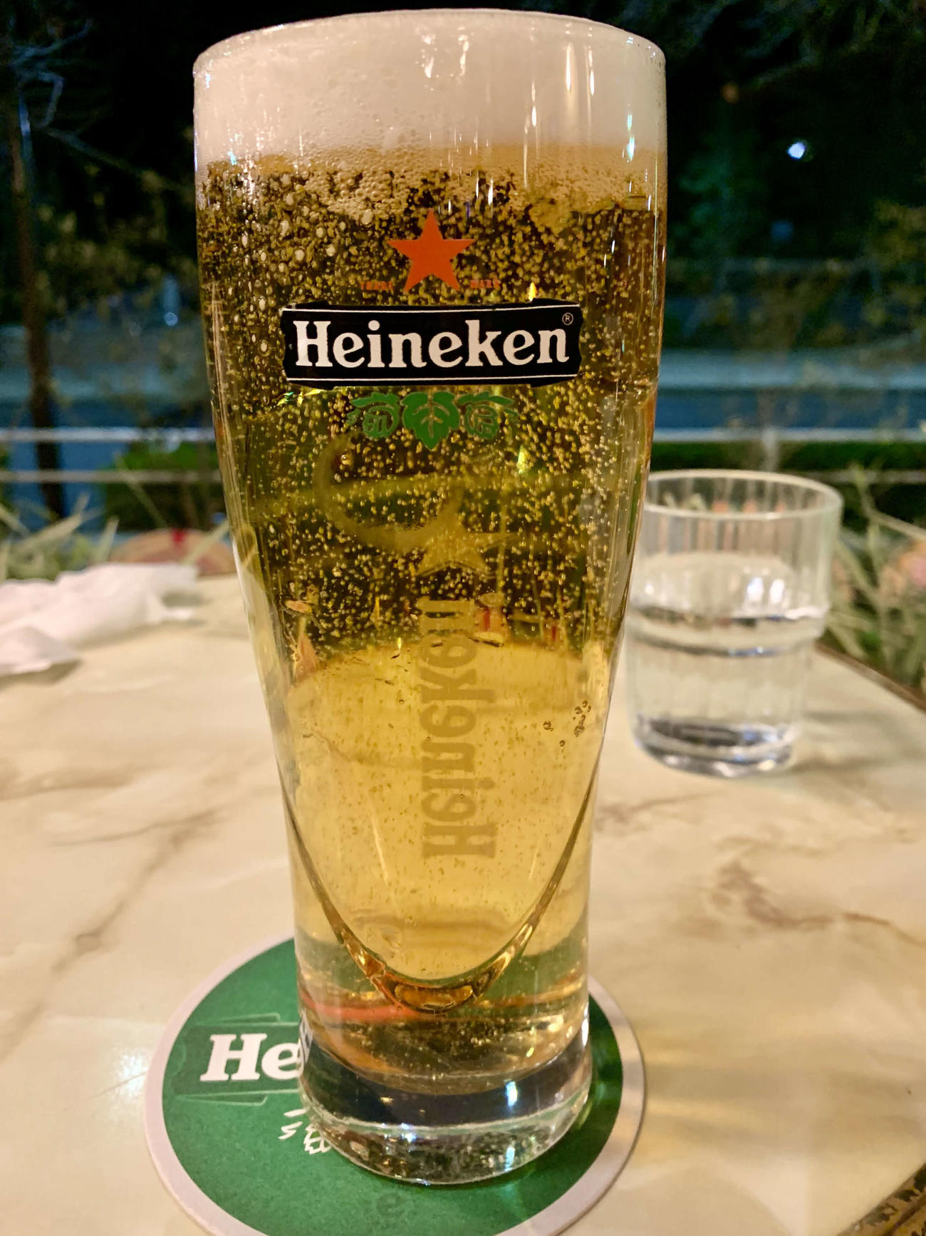 みなさま、どうぞよいお年をお迎えください。乾杯！