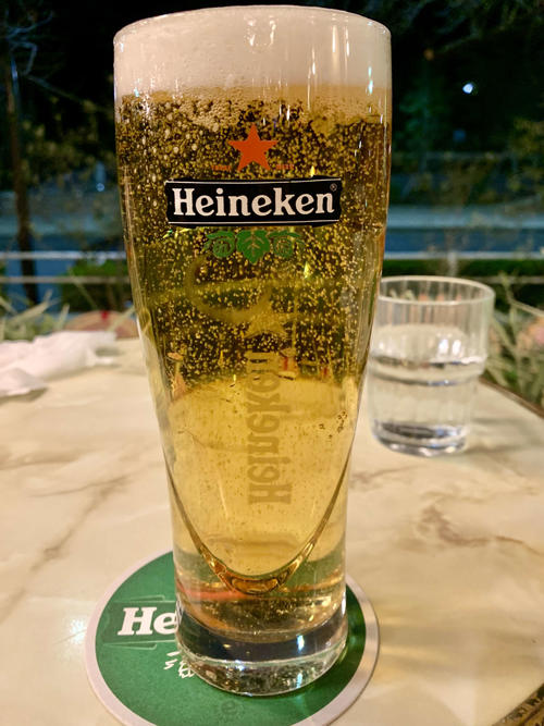 みなさま、どうぞよいお年をお迎えください。乾杯！