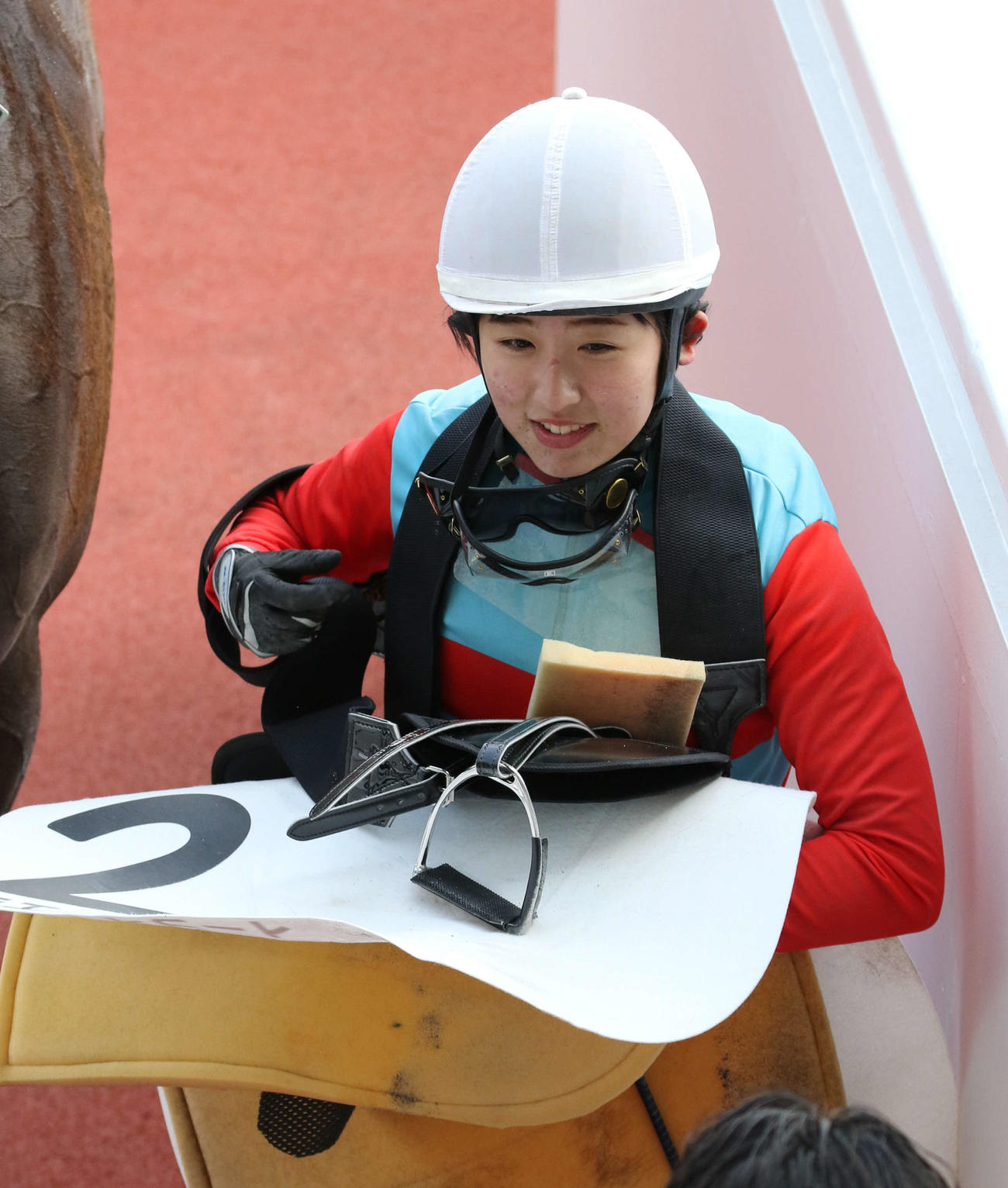 阪神競馬場でデビューした今村聖奈騎手（撮影・渦原淳）