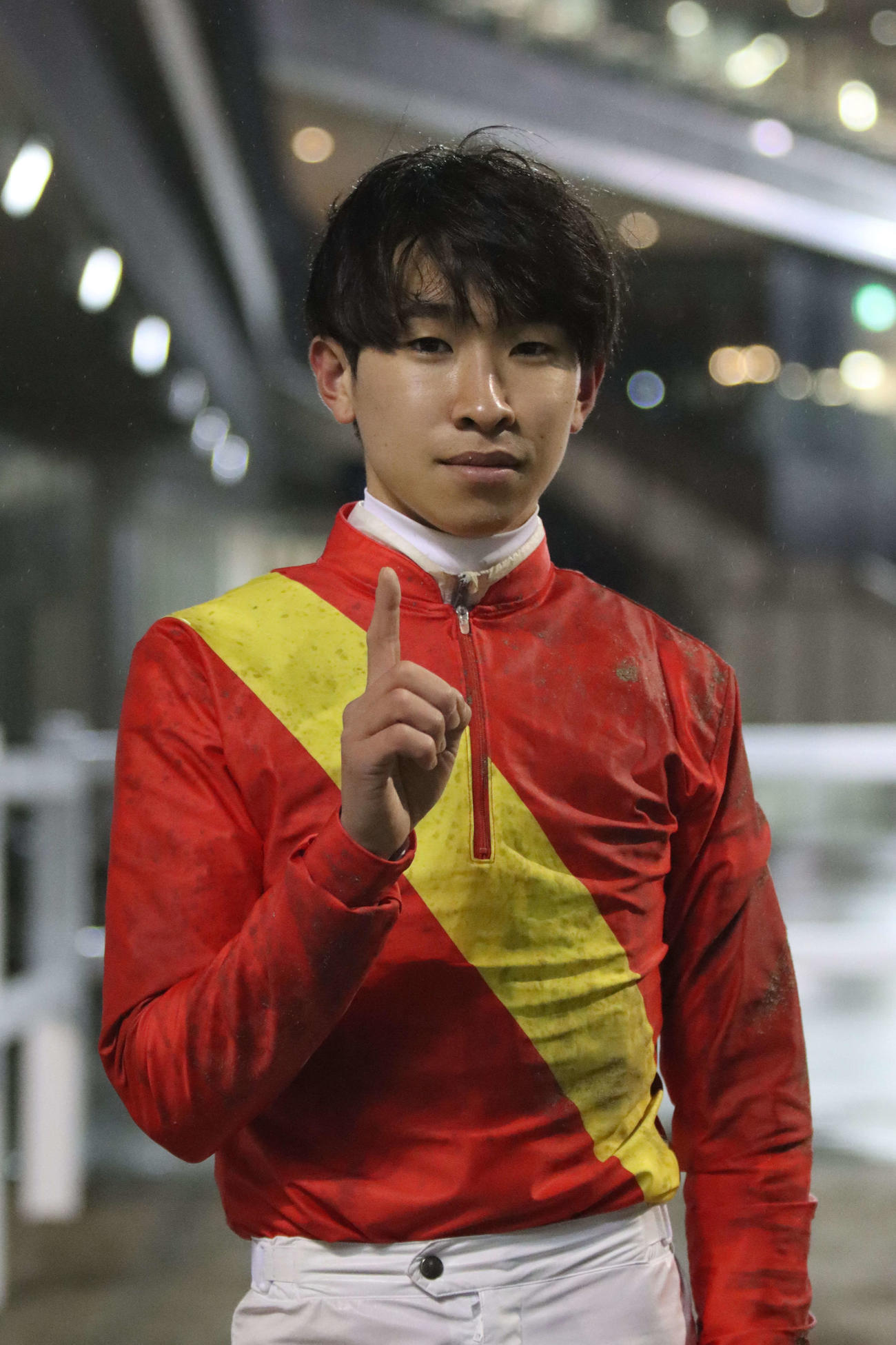 船橋8Rで地方競馬通算100勝を達成した船橋の篠谷葵騎手
