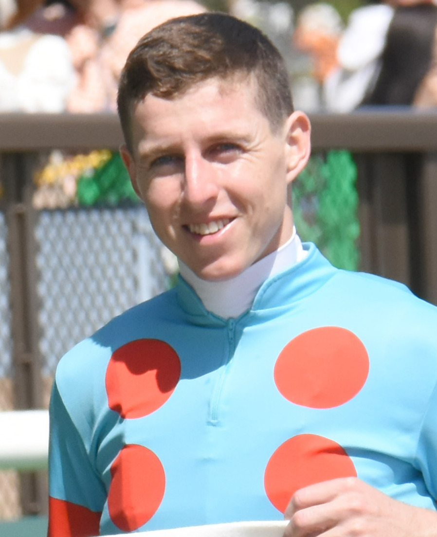 東京競馬7R、4歳1勝クラスを快勝したシルブロンのダミアン・レーン騎手