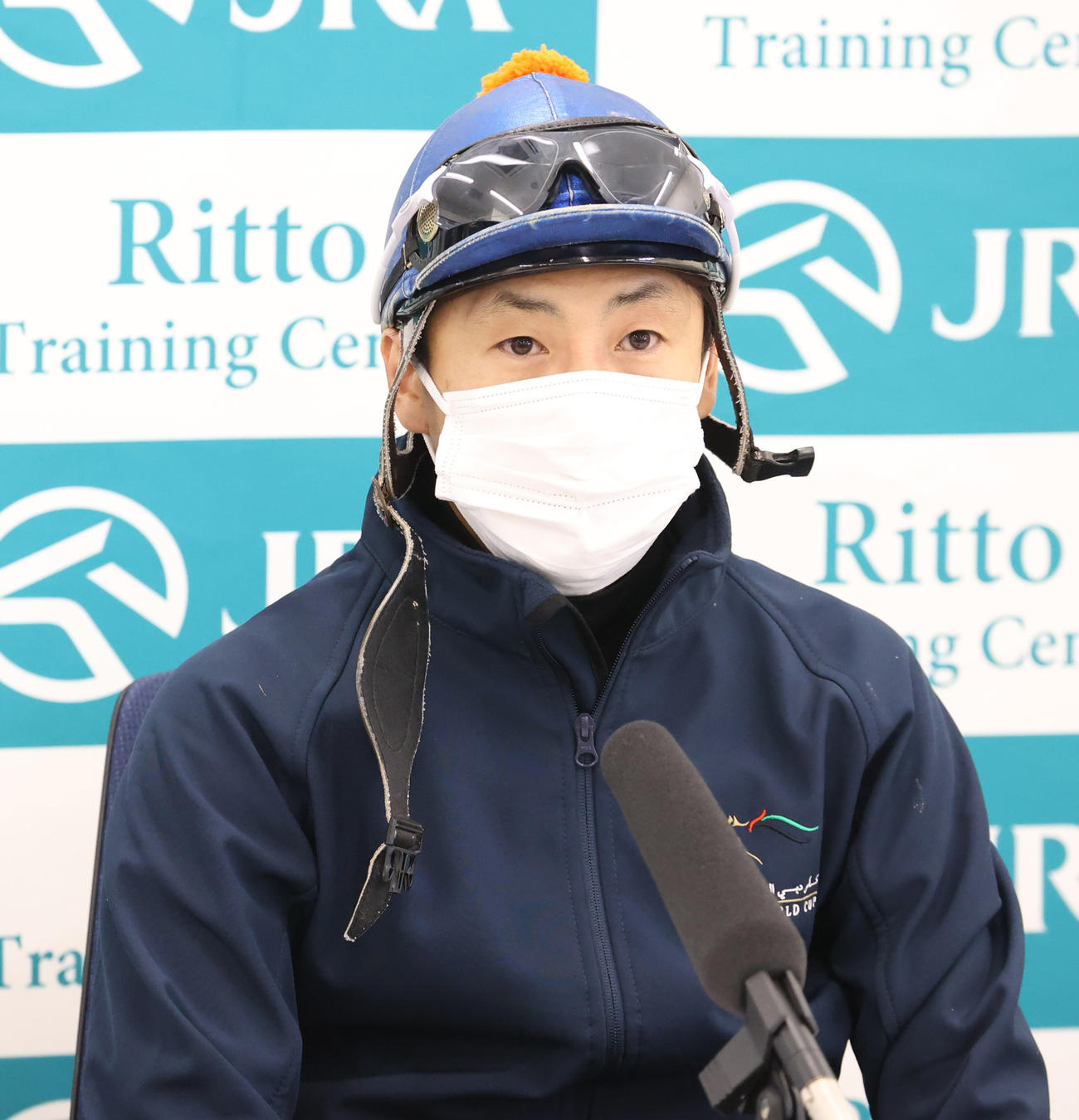 会見する吉田隼人騎手