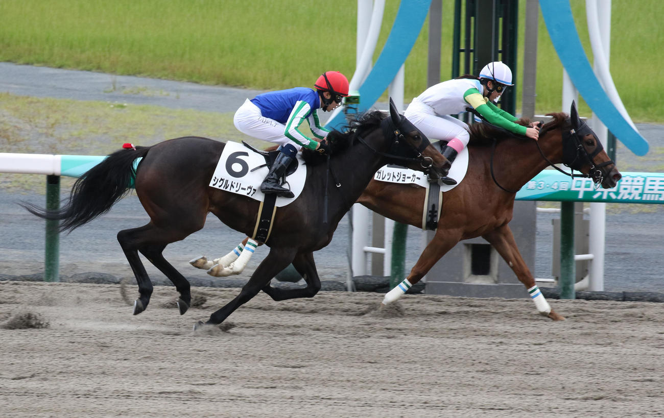 中京1R、1着のガレットジョーカーと永島まなみ騎手（右）（撮影・渦原淳）