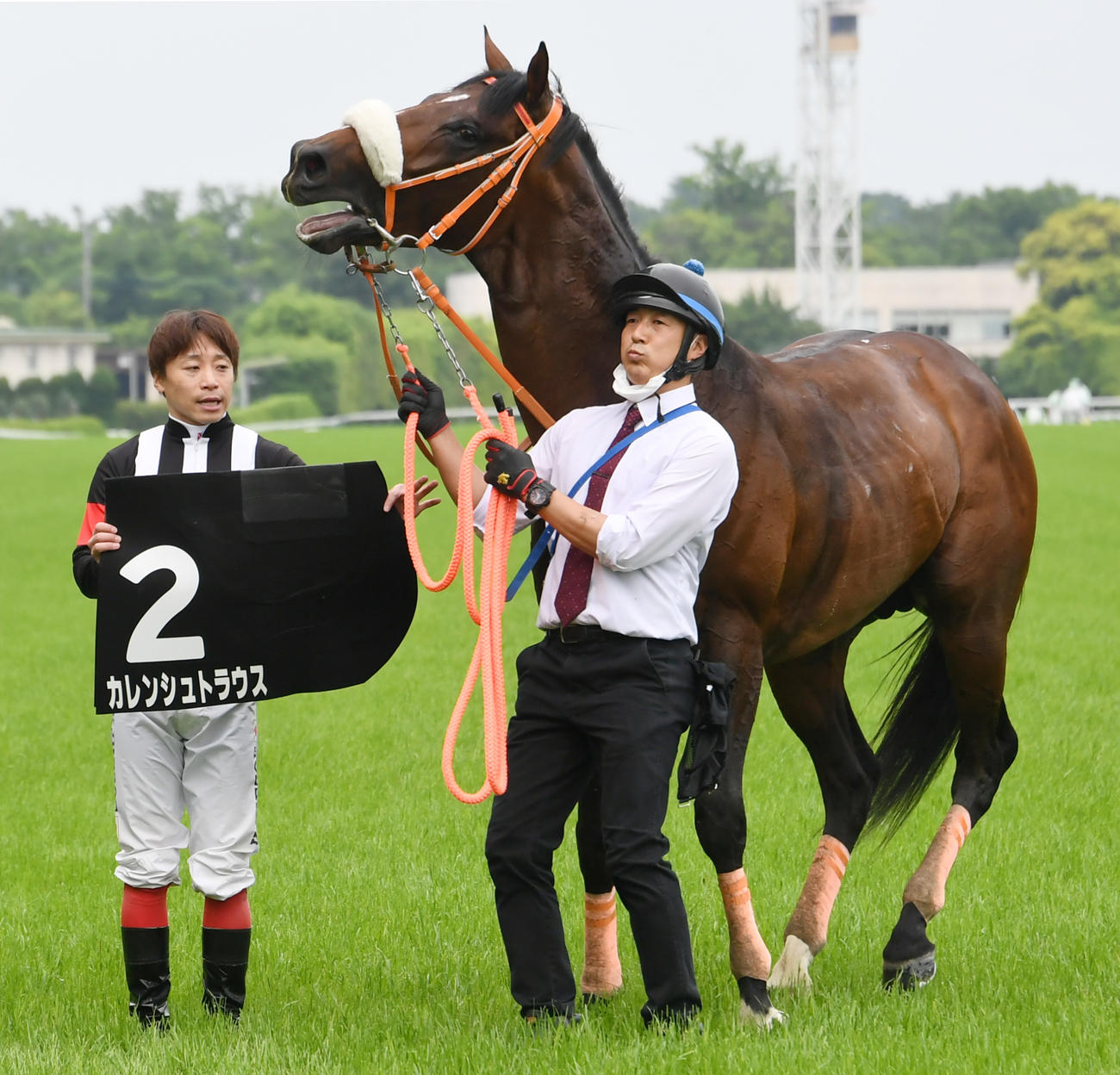 東京11R、メイステークスを快勝したカレンシュトラウスと池添謙一騎手