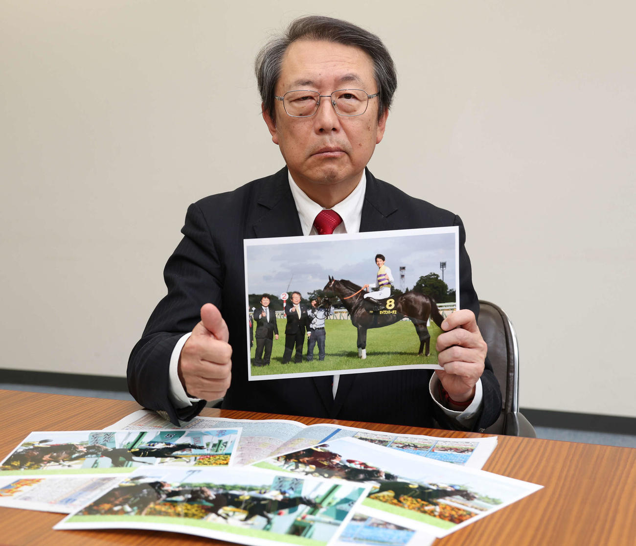 セイウンハーデスでダービーに挑む西山オーナー（撮影・丹羽敏通）