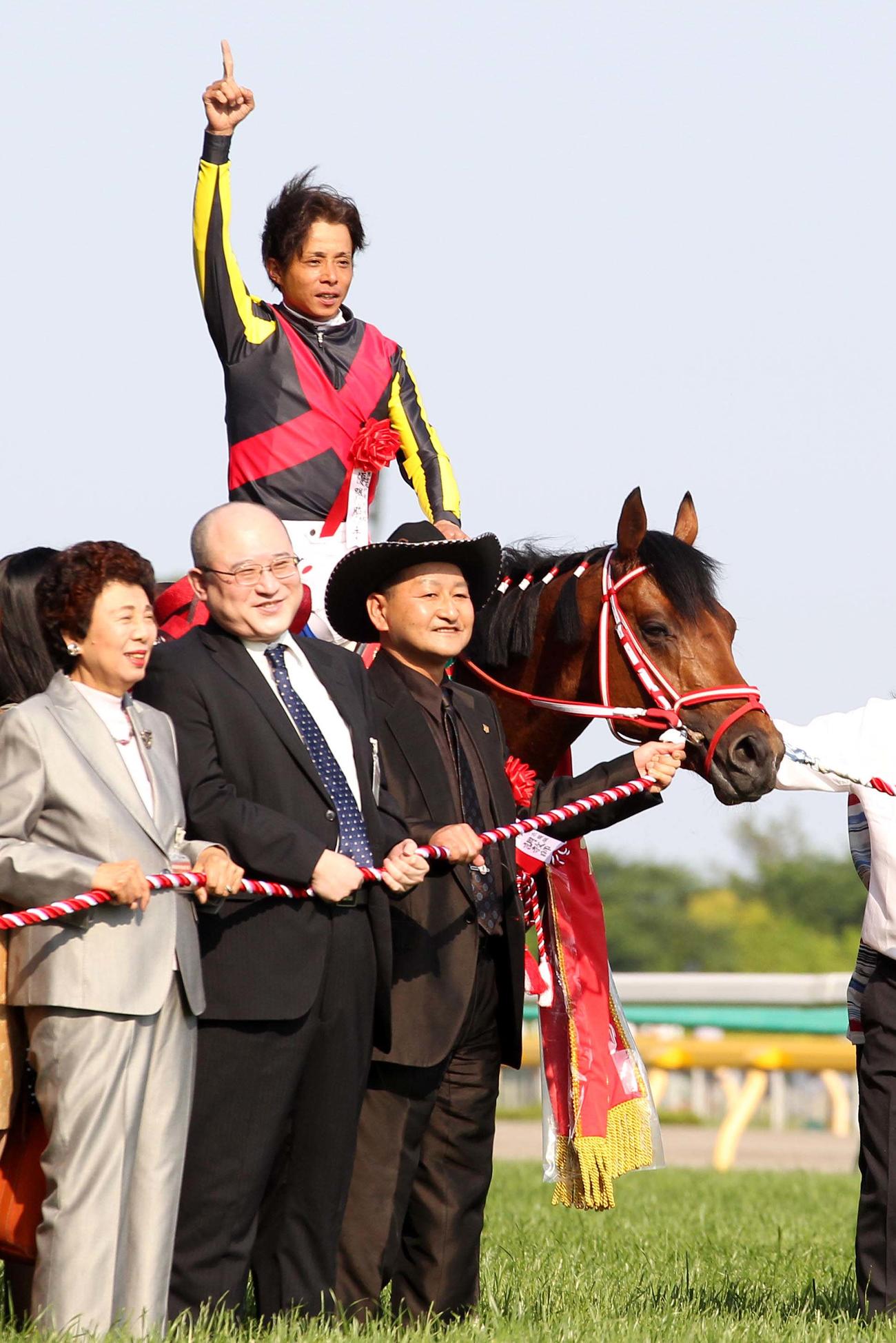 12年5月27日、ディープブリランテで日本ダービーを制した岩田康誠騎手
