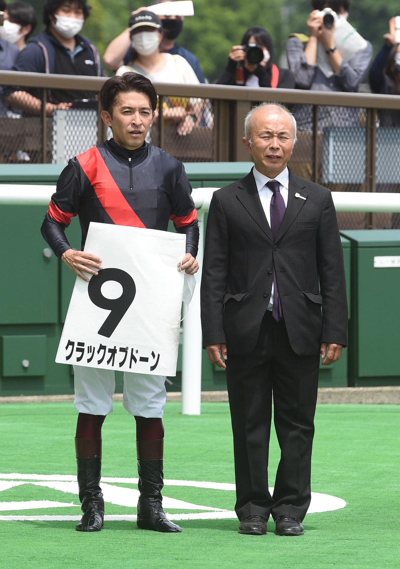クラックオブドーンの福永祐一騎手（左）と中舘英二調教師（撮影・柴田隆二）